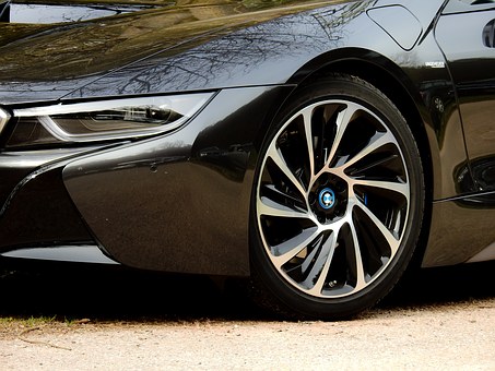 Employing The Various Benefits Of Auto Glass Services
