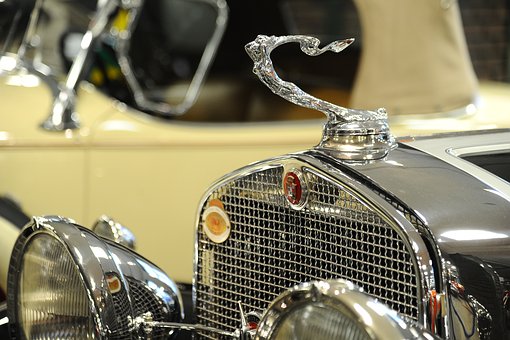 Himfr.com Reports Smart Phones Started The Battle For Automotive Market