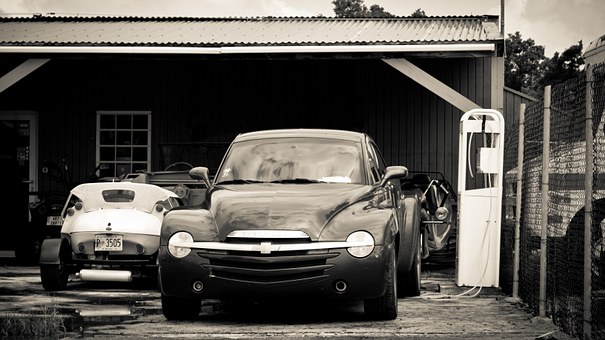 Local Automobile repair: Naples dealerships want to the spread the word on 2011 M56