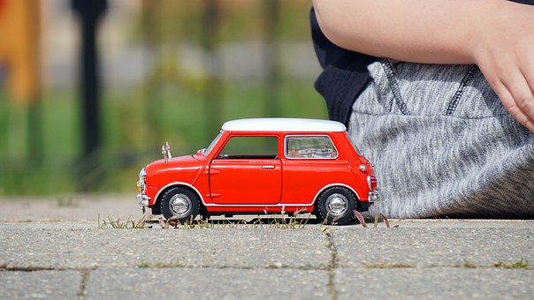 How Auto Dealers Can Use Facebook To Attract Customers