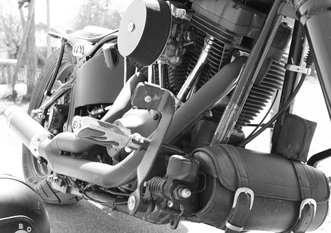 How The Auto Mechanic Completes A Transmission Replacement