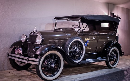 The 5 things you must know when using an auto carrier to ship your classic car