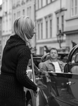 Auto Dealers Provide A Nice Car Purchasing Experience