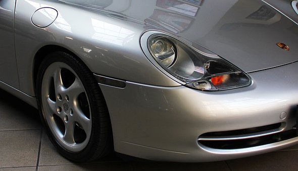 Know About Auto Glass Replacement & Maintenance