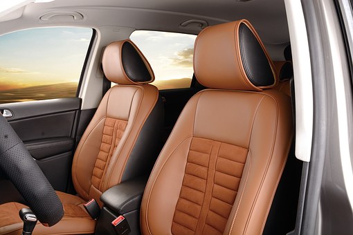 Auto Makers Embrace Social Media