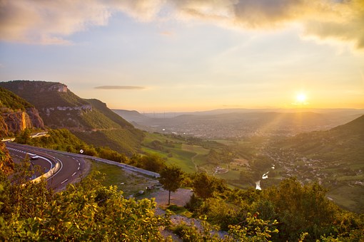 Automotive Franchises Travel To New Destinations