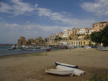 Senior Travel - 5 Tips On How To Stay Healthy While Traveling Abroad